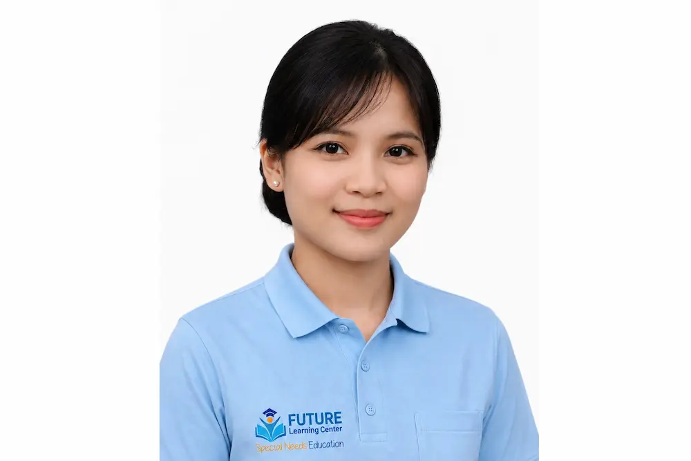 Pas Foto Ms.Sonila with uniform